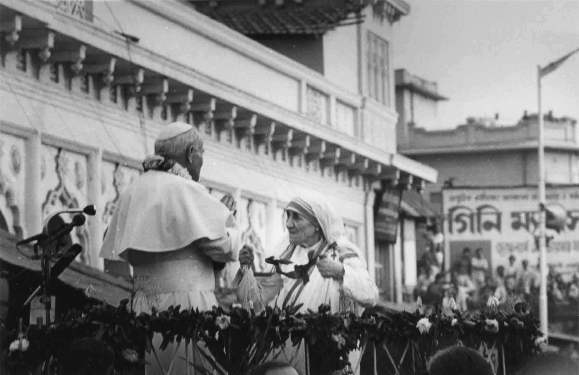 JPII_mt_calcutta Pope John Paul II and Mother Teresa in Calcutta